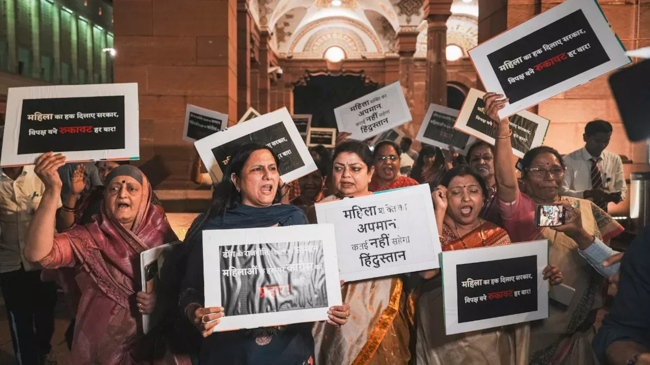 संसद में संशोधन विधेयक अटका भाजपा विधायकों ने जताया विरोध महिला प्रतिनिधित्व के मुद्दे पर सियासत तेज
