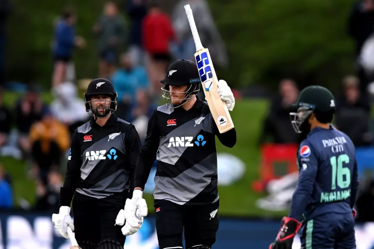 ग्रीन का शतक और मायर की गेंदबाजी से जीत