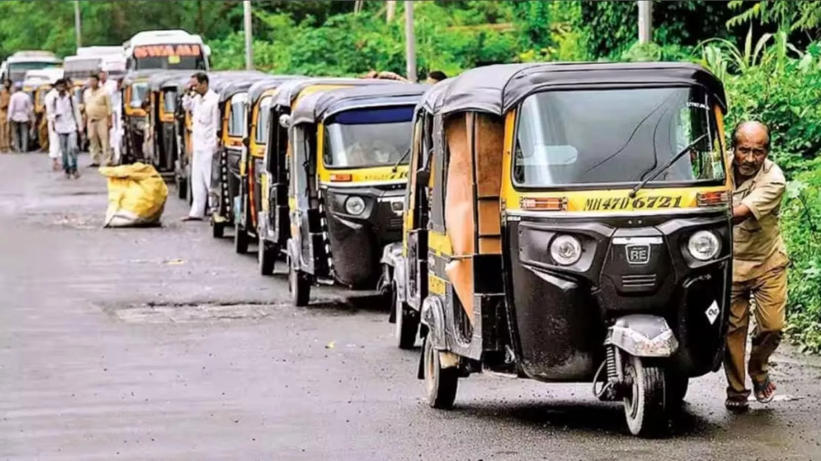 महाराष्ट्र में ऑटो-टैक्सी चालकों के लिए मराठी अनिवार्य अभियान