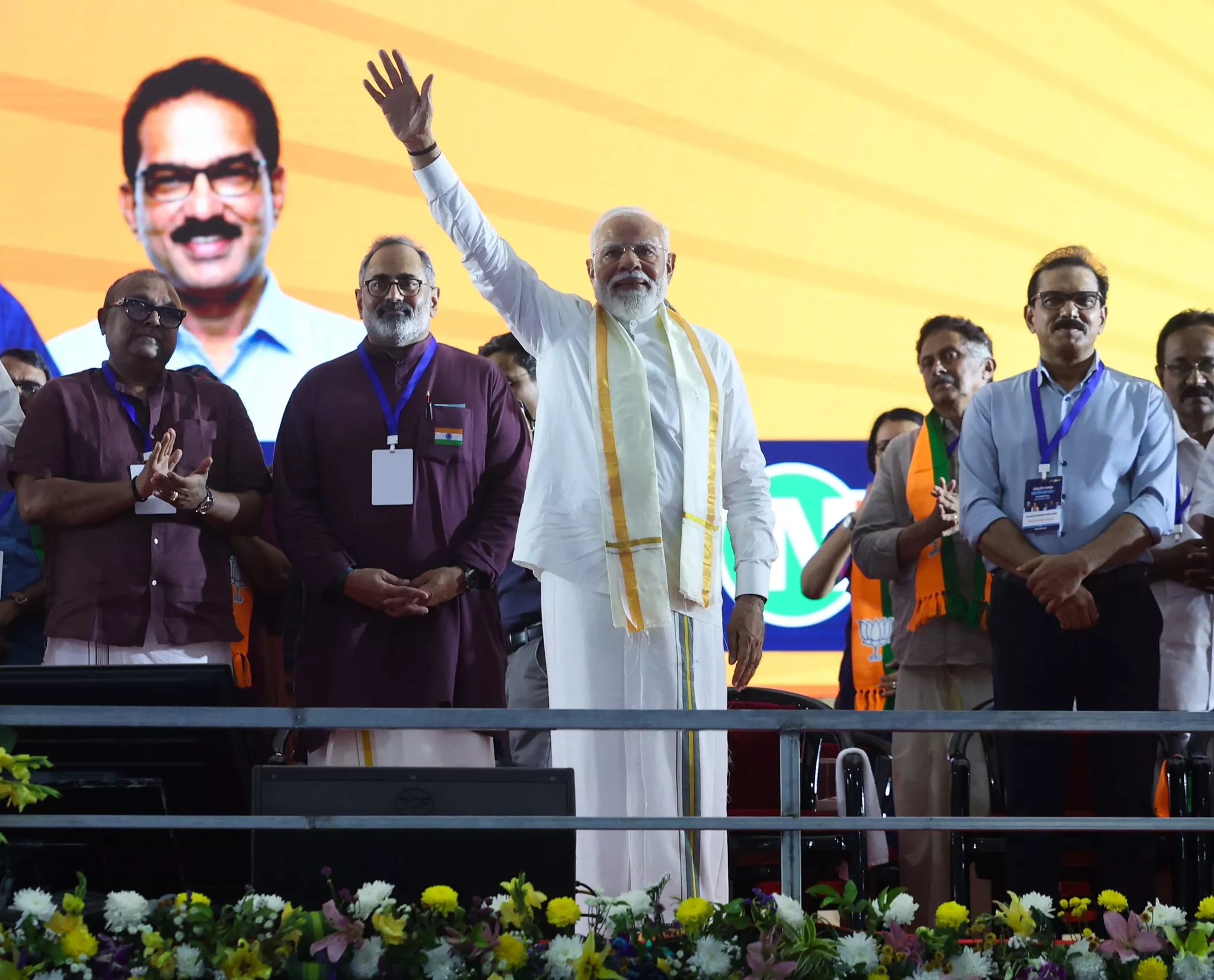 मोदी के रोड शो से पहले केरल में स्वागत संदेश