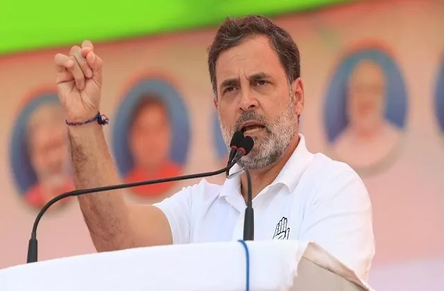 राहुल गांधी ने केरल CM पर अल्पसंख्यकों पर हमलों को लेकर सांठगांठ का आरोप लगाया, बयान से राजनीति गरमाई।