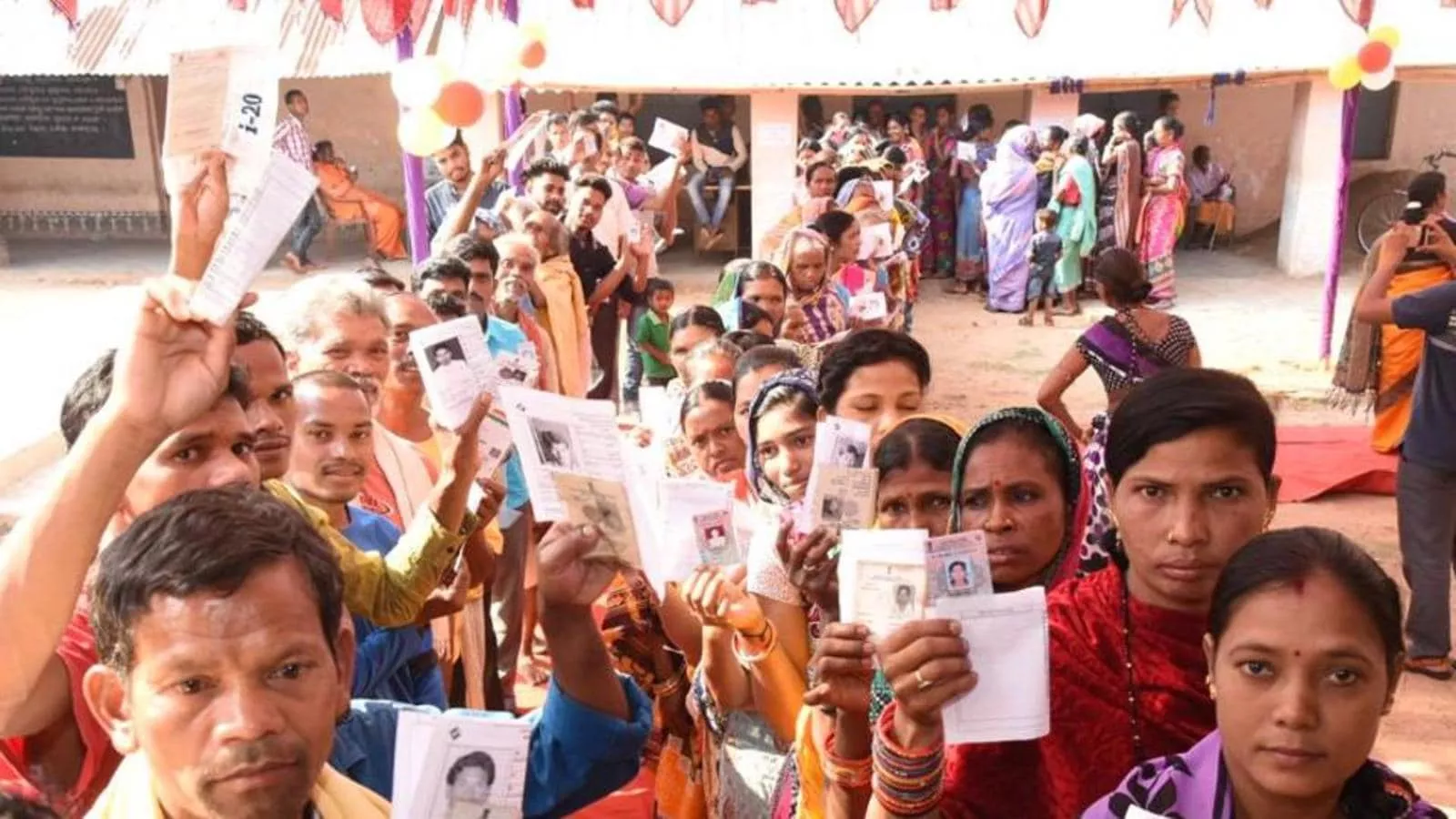 असम पुलिस सोशल मीडिया निगरानी करती हुई