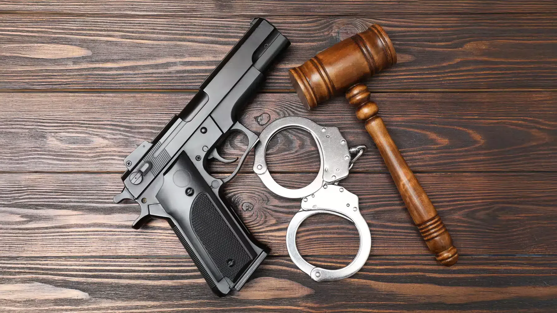 देहरादून में पुलिस और बदमाशों के बीच मुठभेड़