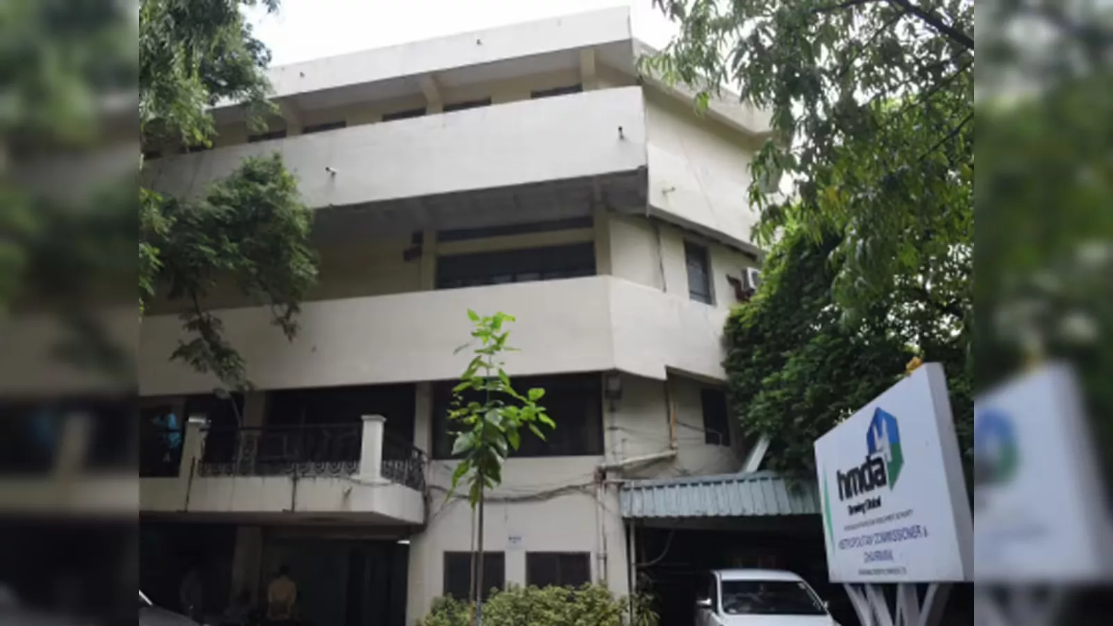 एचएमडीए कार्यालय में पुलिस और बम खोजी दस्ते की कार्रवाई