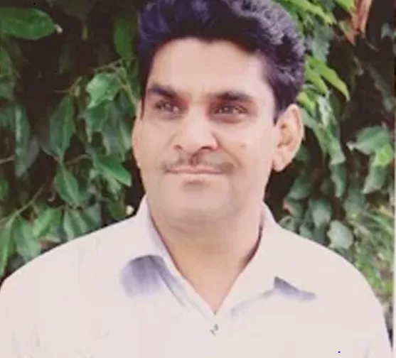 भारतीय ग्रैंडमास्टर एसएल नारायणन, दिप्तायन घोष और अरोनयक घोष फिडे विश्व कप 2025 में जीत का जश्न मनाते हुए