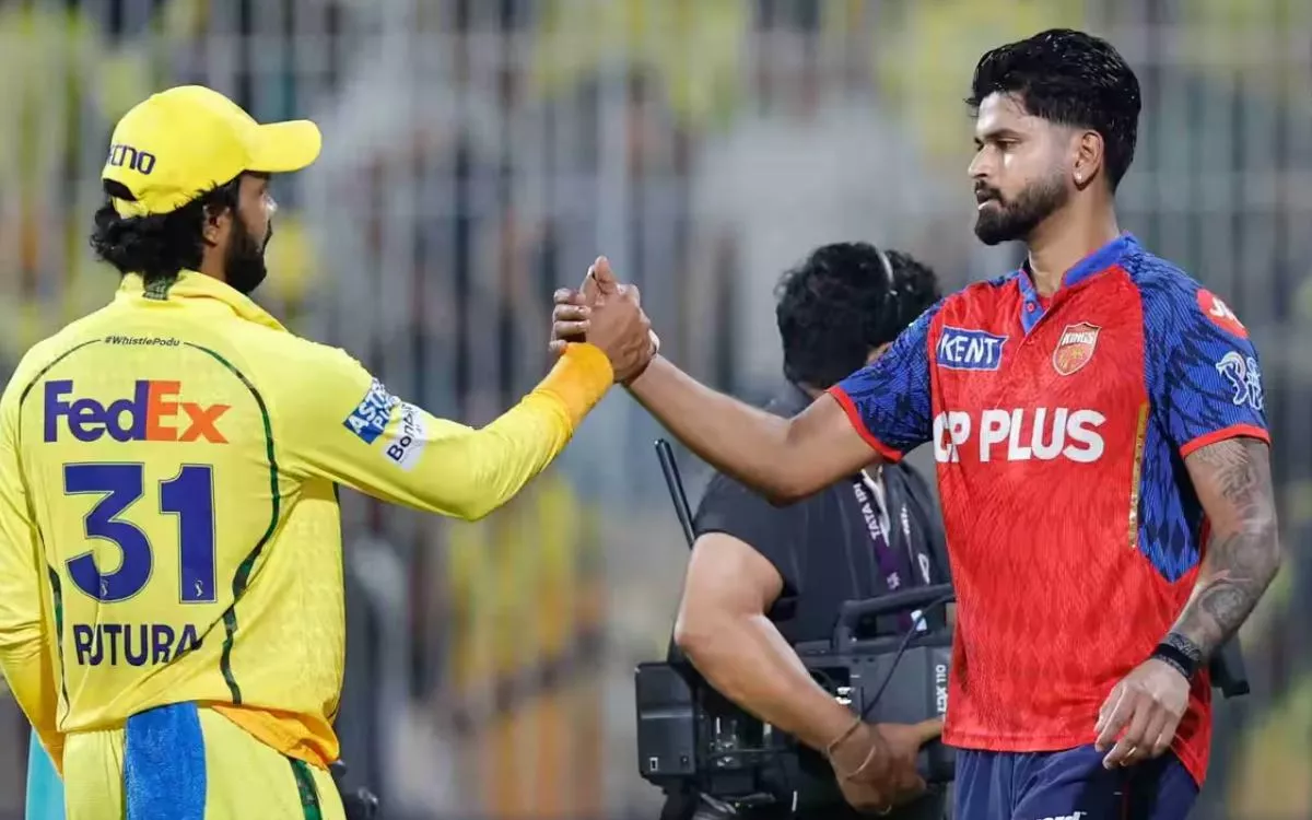 श्रेयस अय्यर मैदान पर कप्तानी करते हुए