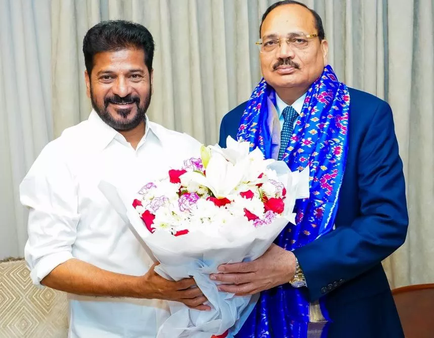 ज्ञान सरस्वती मंदिर में विकास कार्यों की समीक्षा करते रेवंत