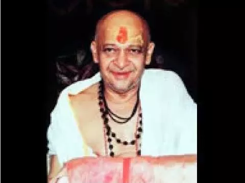 भागवत कथा सुनाते डोंगरे महाराज