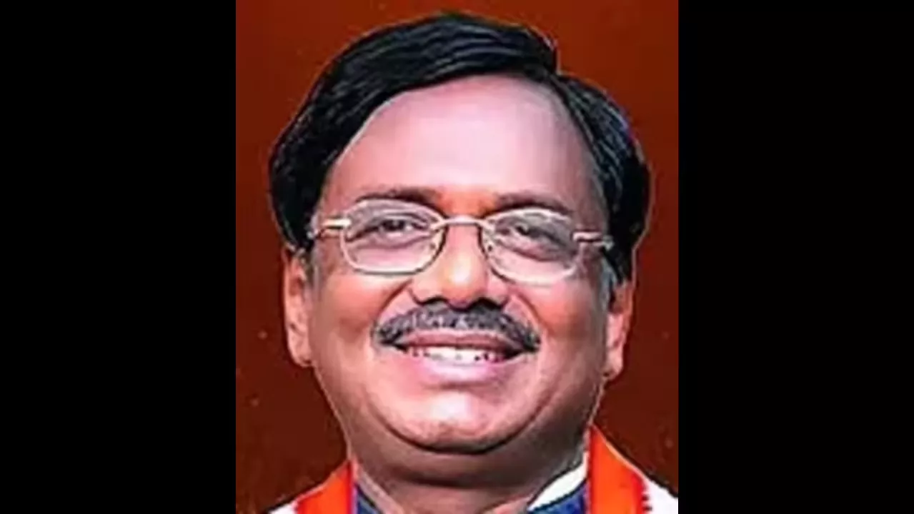 गिग वर्कर्स कानून पर मंत्री को धन्यवाद देते यूनियन सदस्य