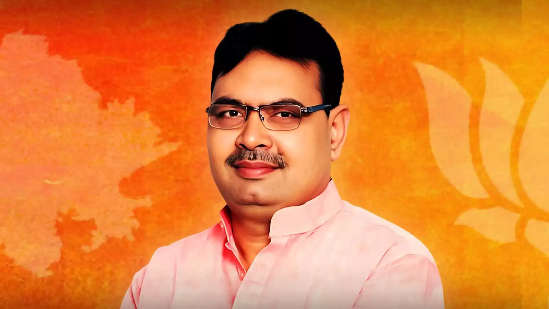 भजनलाल शर्मा भाजपा का झंडा फहराते हुए