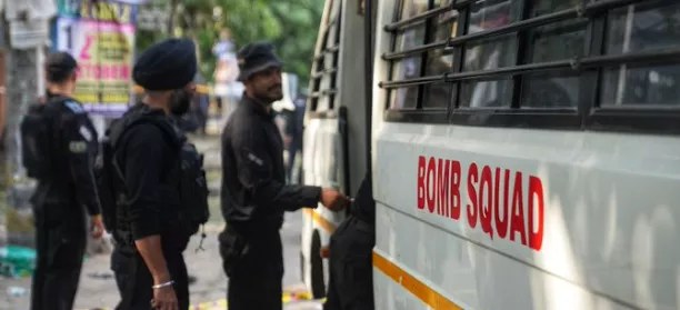 दिल्ली विश्वविद्यालय में बम धमकी, कॉलेजों की जांच जारी