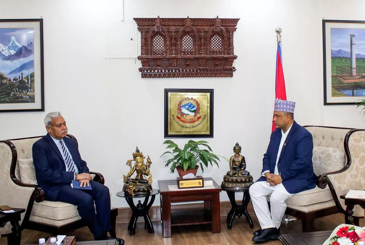 भारत-नेपाल संबंधों पर राजदूत और विदेश मंत्री की चर्चा