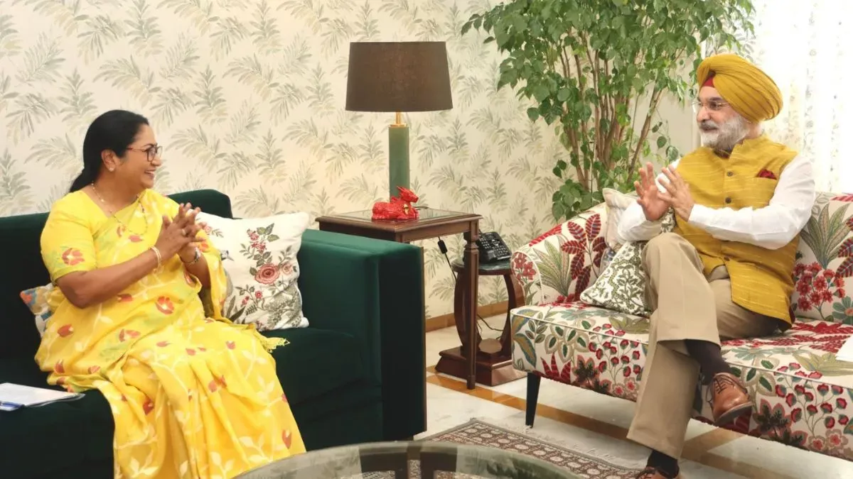 गर्मियों की तैयारियों पर सीएम रेखा गुप्ता ने एलजी से की मुलाकात