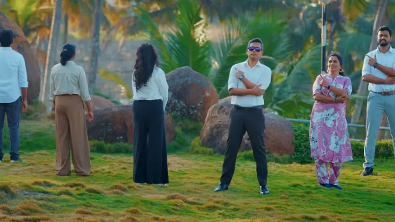 केरल निर्वाचन अधिकारी मतदान जागरूकता के लिए नृत्य करते हुए