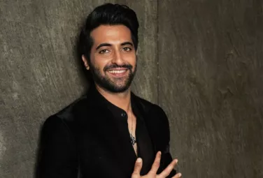 कौन हैं अक्षय ओबेरॉय? फिल्म किंग से चर्चा में