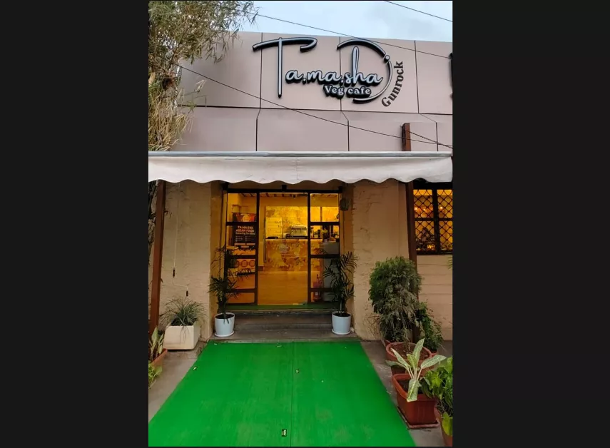 तमाशा कैफे: एशियन वेज स्वाद और रेट्रो अनुभव का संगम