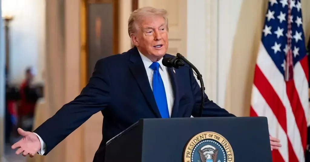 ट्रंप युद्धविराम पर बयान देते हुए
