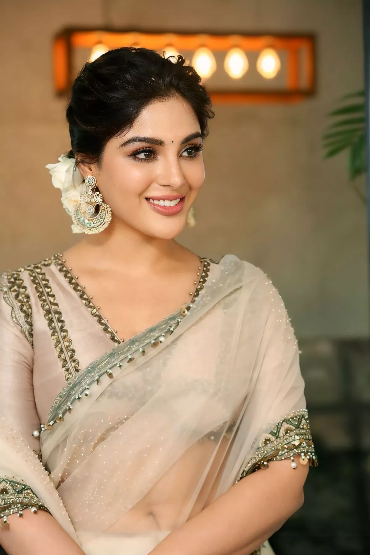 संयुक्ता मेनन का फिल्मी लुक और पोस्टर