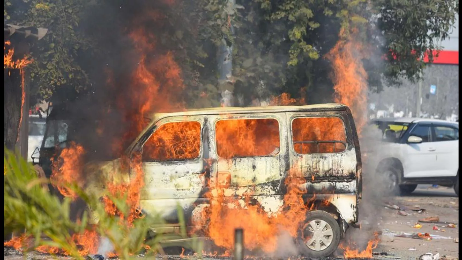 स्कूल वैन में आग लगने से हुआ हादसा