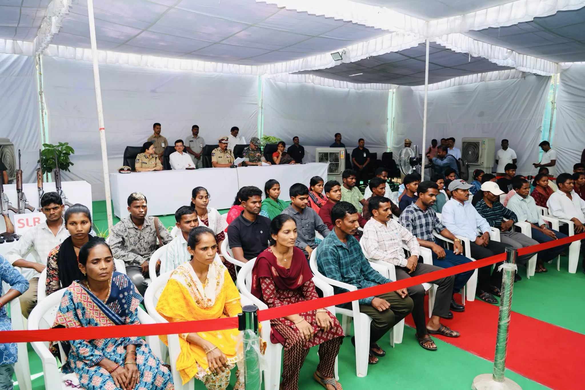 तेलंगाना में 42 नक्सलियों ने किया सरेंडर