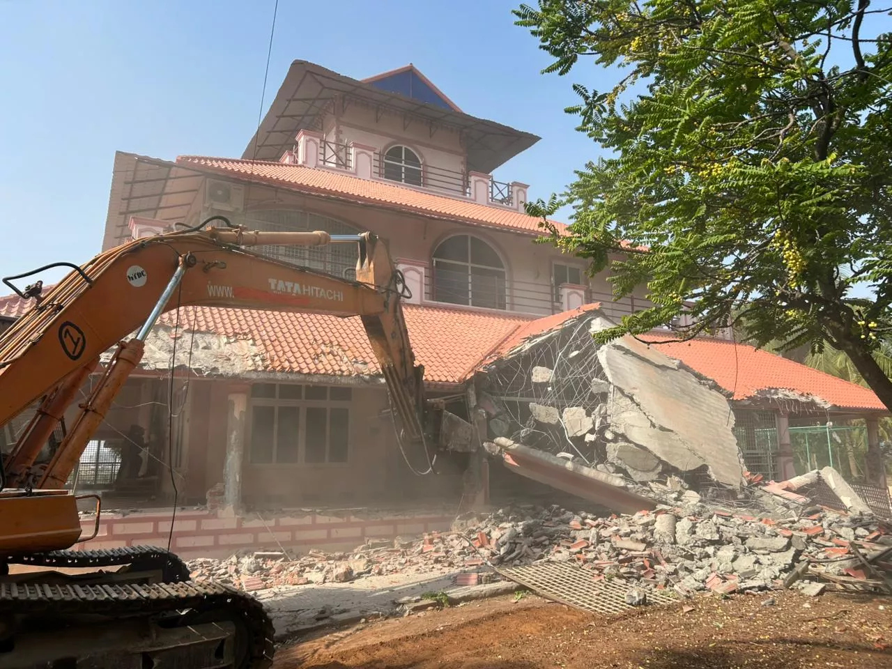 अमीनपुर में HYDRA की बड़ी कार्रवाई, अवैध निर्माण ध्वस्त। 15,000 करोड़ की सरकारी