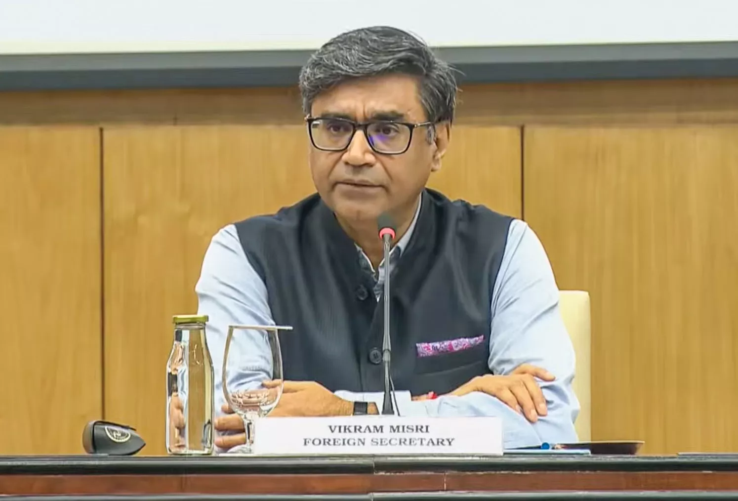 विदेश सचिव विक्रम मिसरी यूरोप में द्विपक्षीय वार्ता के दौरान