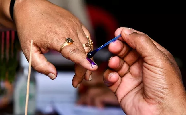 असम के करीमगंज बूथ पर झड़प के बाद पुनर्मतदान जारी