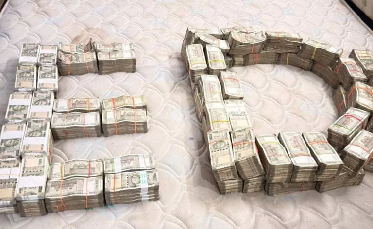 दिल्ली में ED छापा: 6.3 करोड़ नकद, 7.5 करोड़ ज्वेलरी जब्त