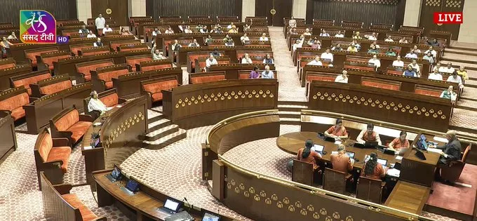 सुरक्षा बलों और संसद का प्रतीक चित्र