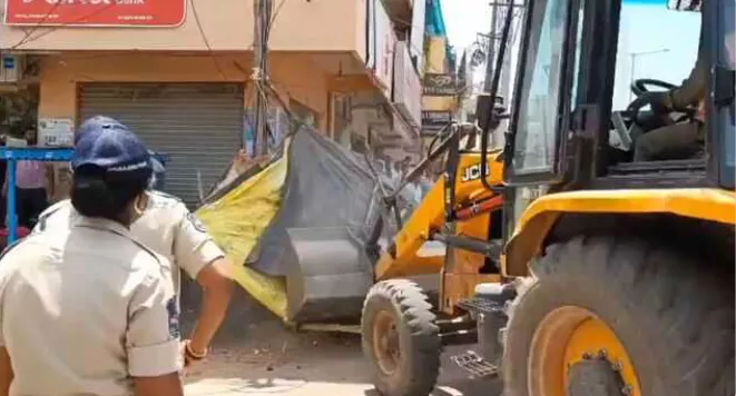 हैदराबाद में 50 अतिक्रमण हटाए, सफाई अभियान तेज