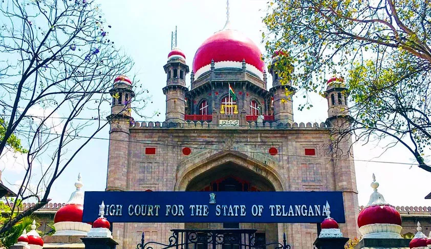 बुलडोजर से ढांचे गिराते हुए कार्रवाई का दृश्य