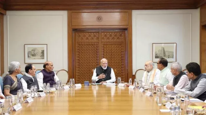 पश्चिम एशिया संकट के बीच सरकार अलर्ट, CCS बैठक में अहम फैसले