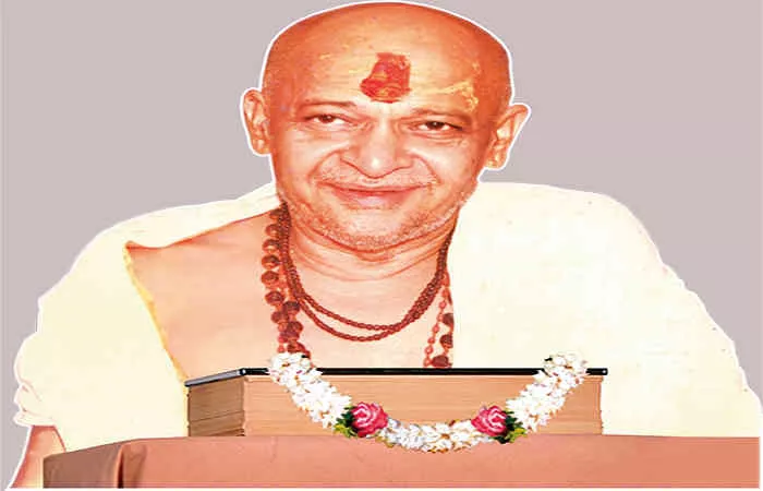 भक्ति में लीन व्यक्ति ध्यान करते हुए