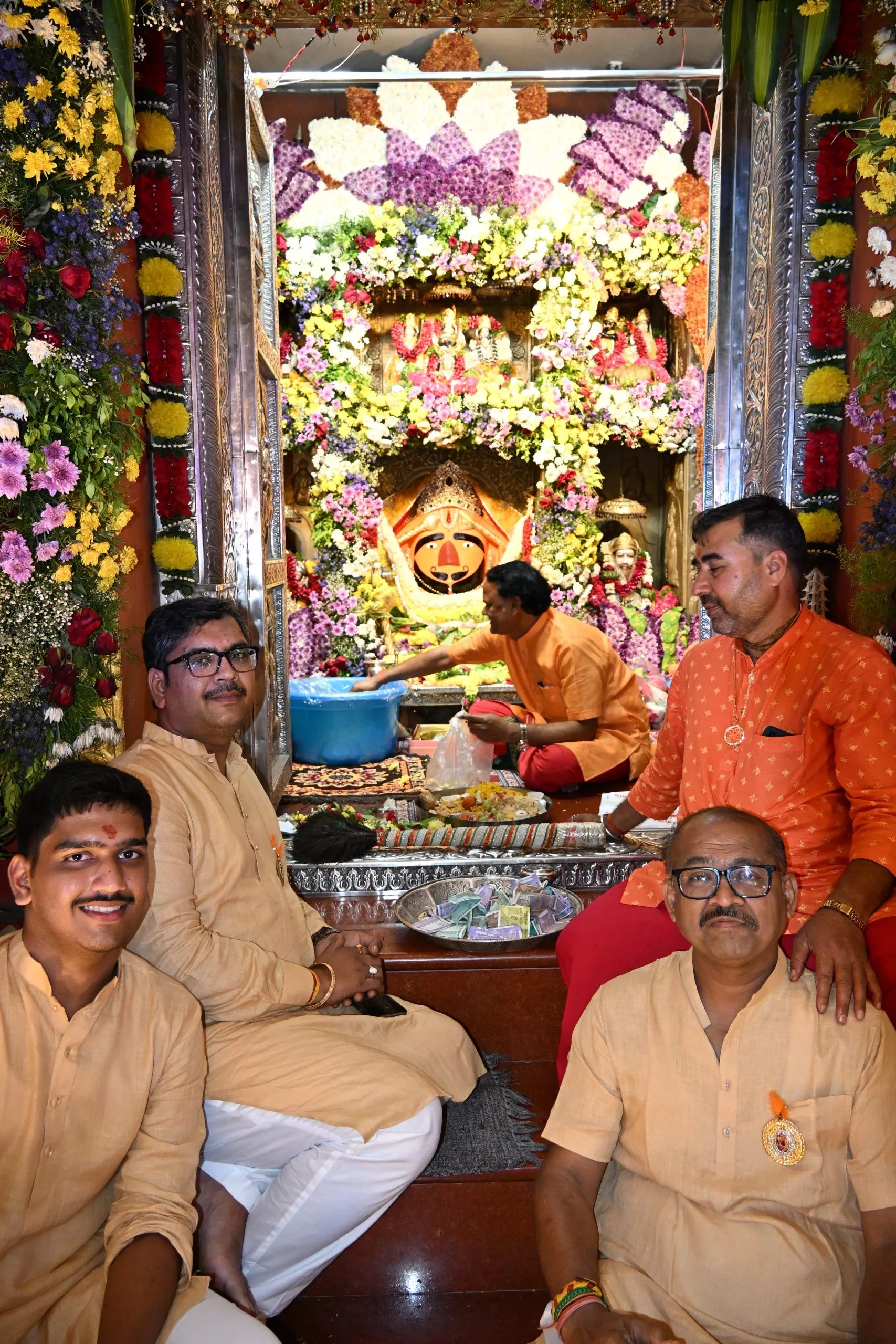 हनुमान जन्मोत्सव पर मंदिर में विशेष पूजा और आरती