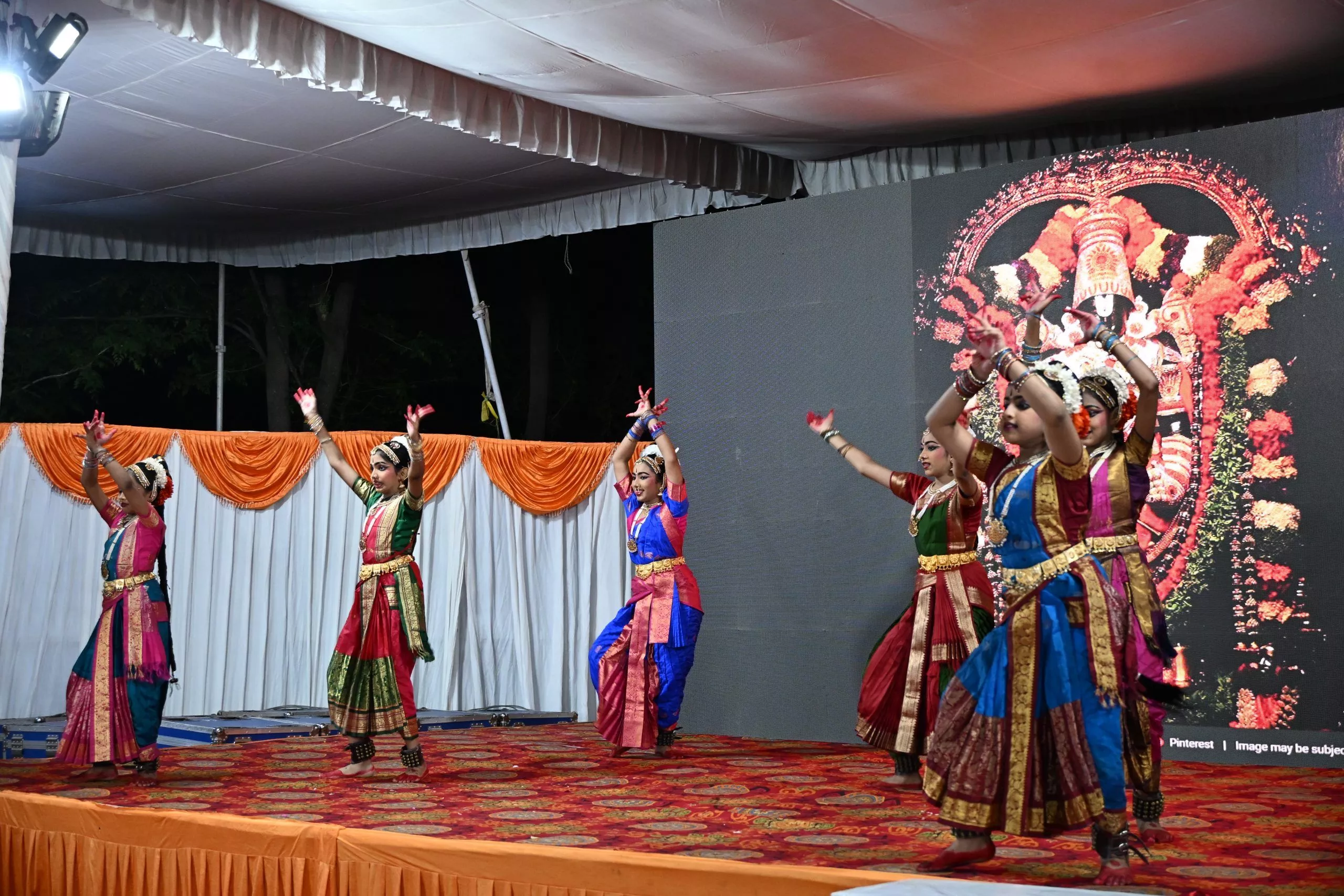 हनुमान जन्मोत्सव पर मंदिर में विशेष पूजा और आरती