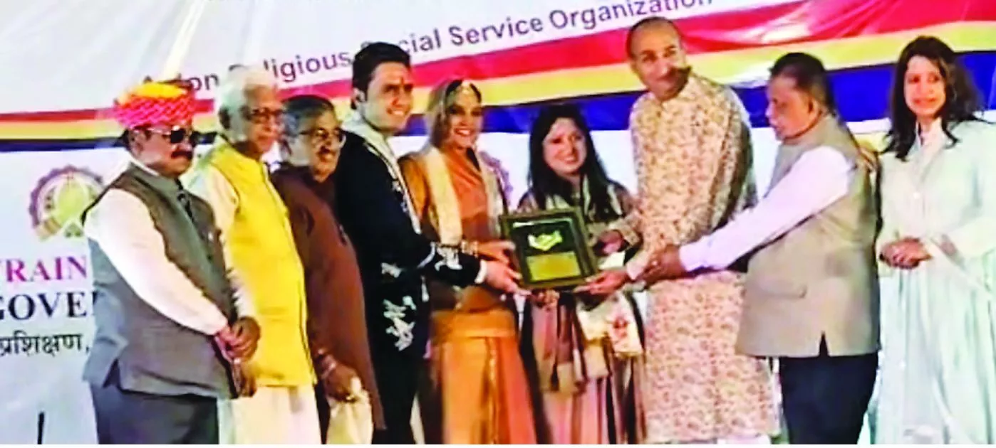 महावीर इंटरनेशनल अपेक्स बैठक का मंच और उपस्थित सदस्य