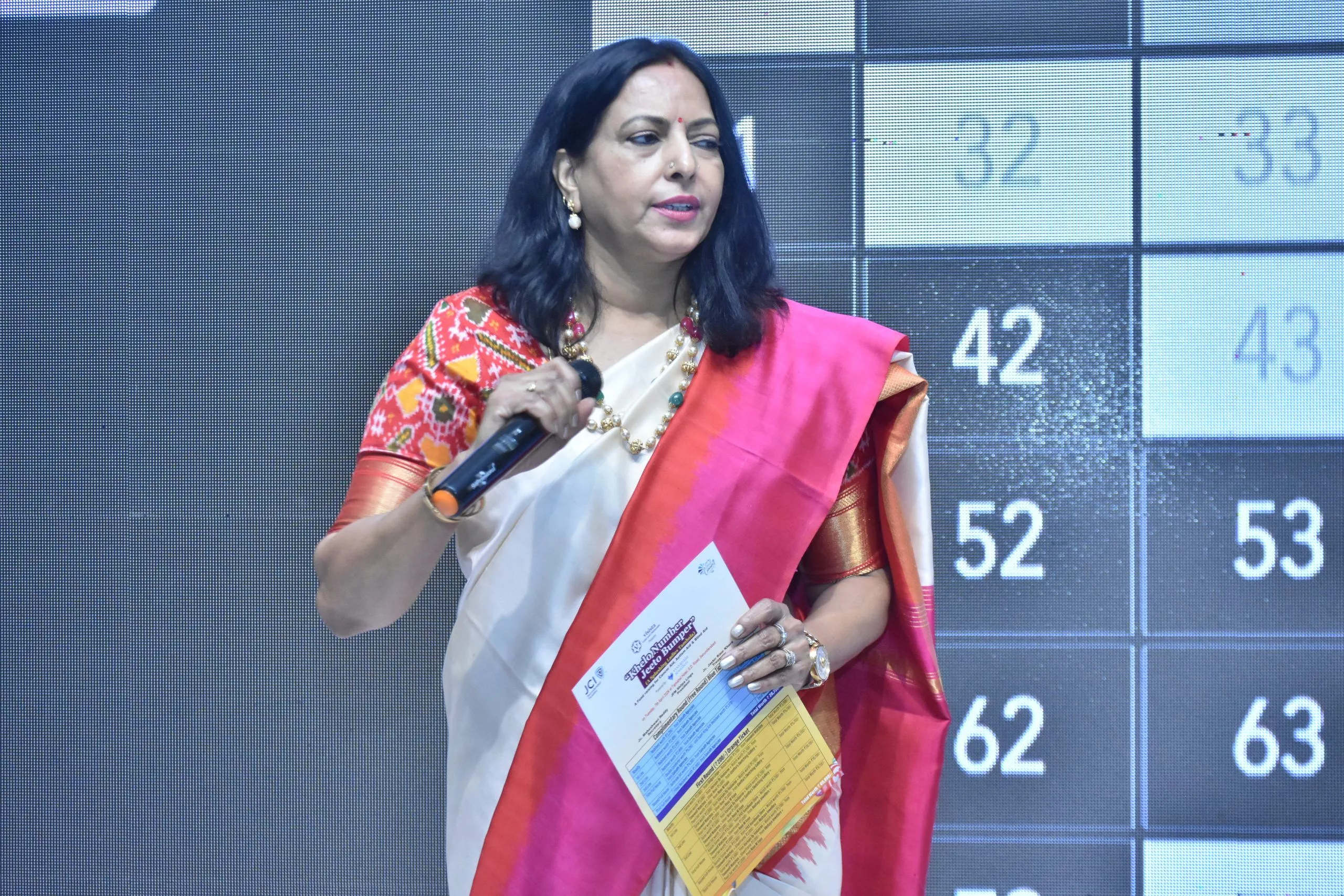 बम्पर तंबोला कार्यक्रम में विजेताओं को सम्मानित किया गया