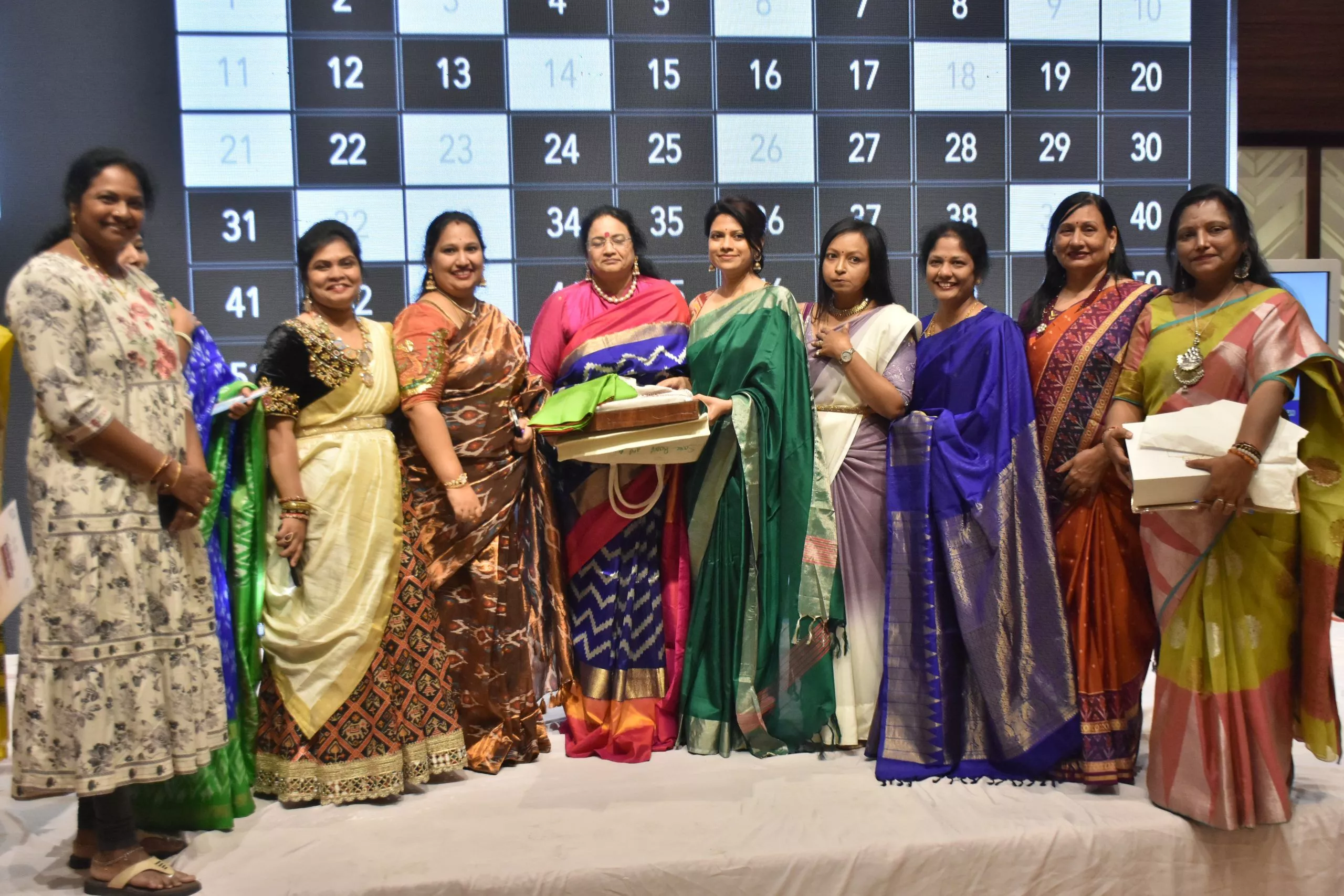 बम्पर तंबोला कार्यक्रम में विजेताओं को सम्मानित किया गया