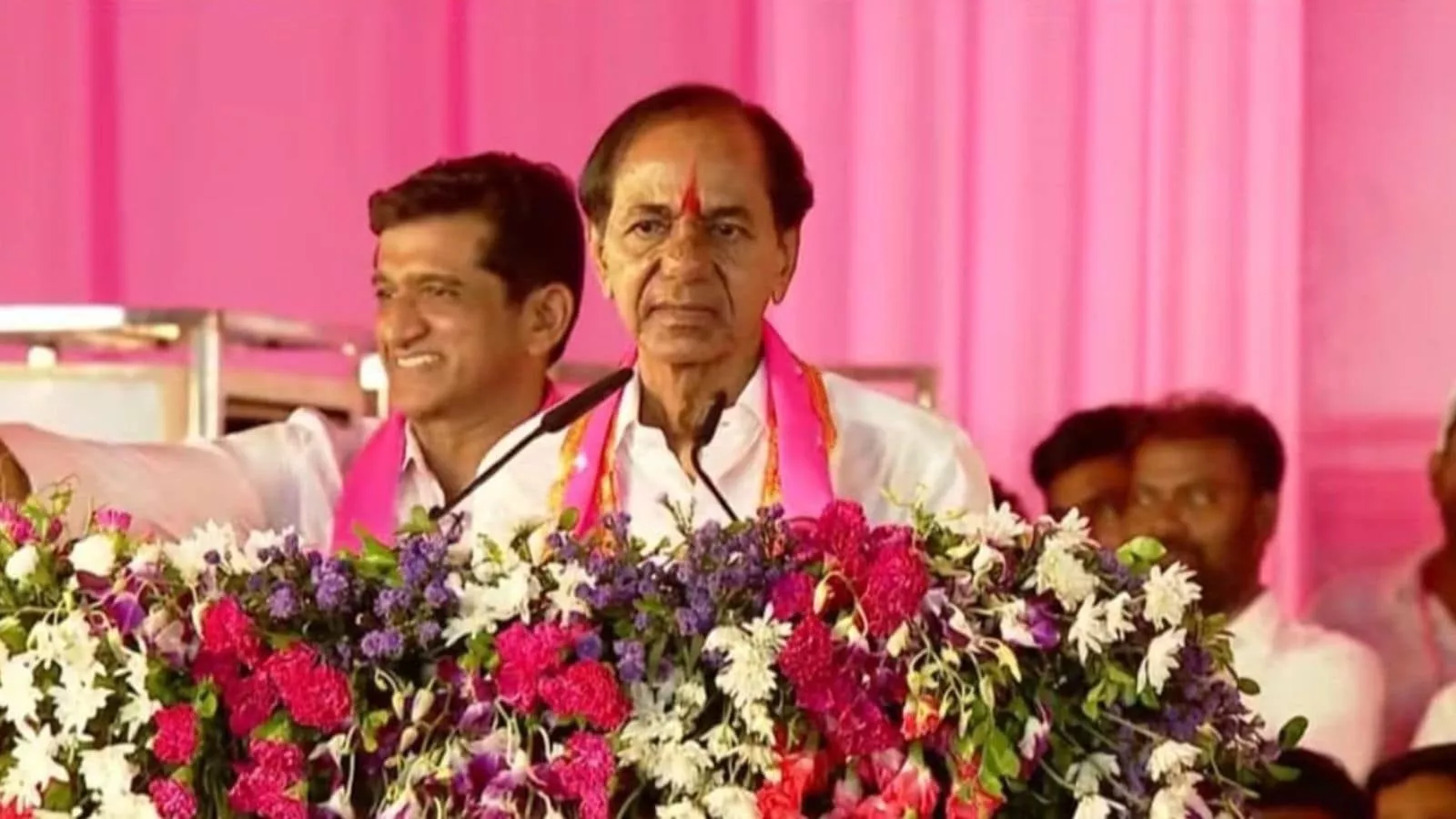 जग्तियाल में जनसभा को संबोधित करते केसीआर