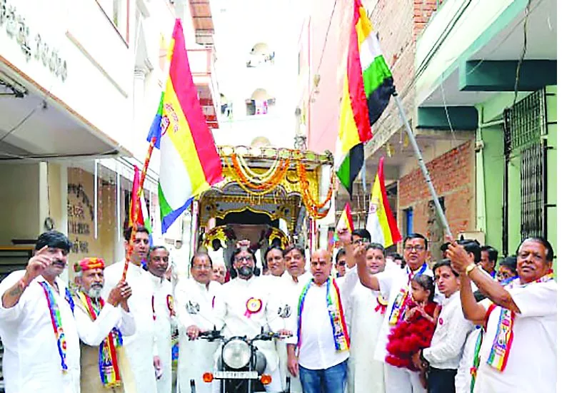 महावीर जन्मकल्याणक महोत्सव में श्रद्धालुओं की भागीदारी