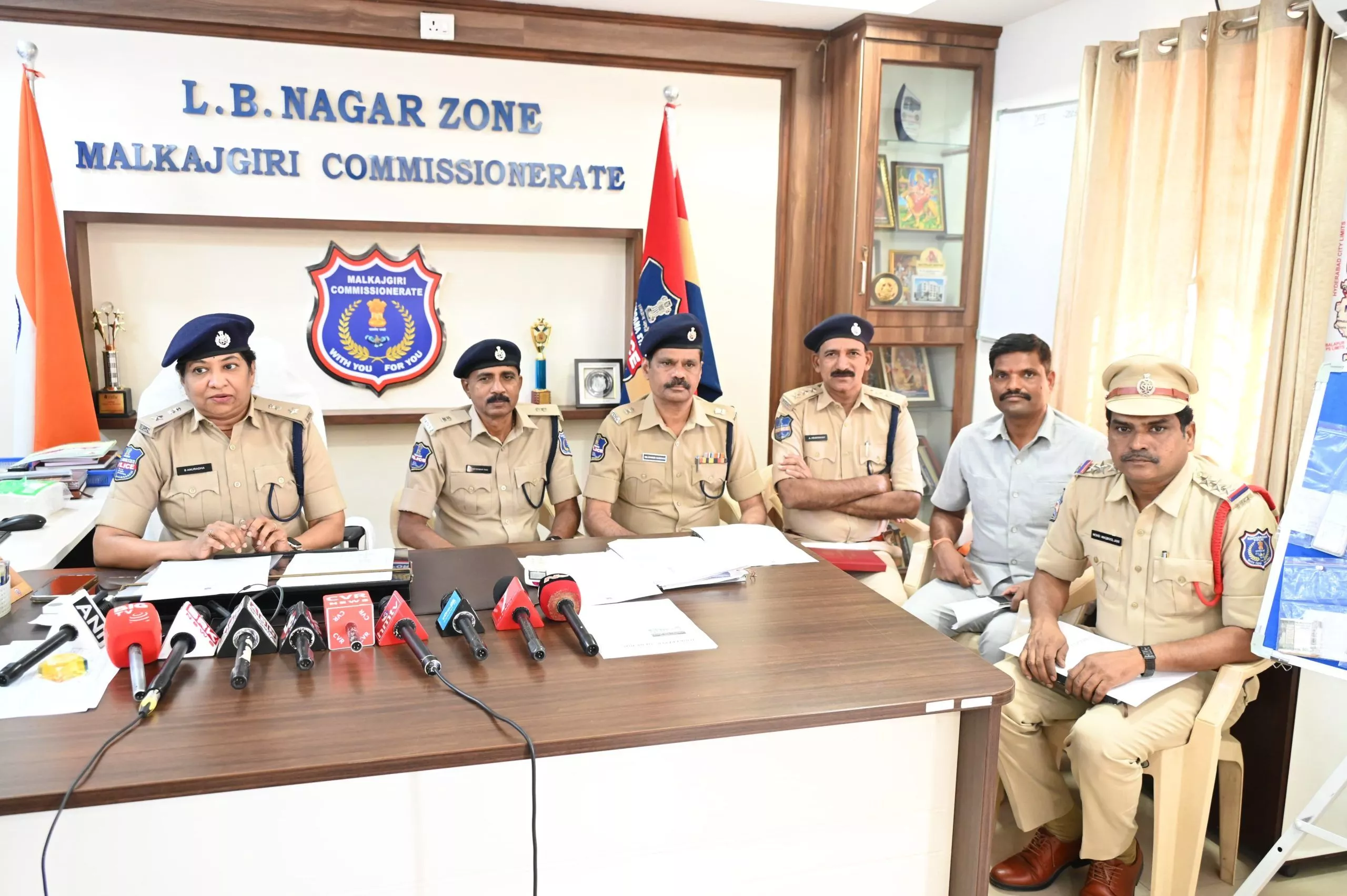 हैदराबाद में पुलिस ने एमडीएमए के साथ दो तस्करों को पकड़ा