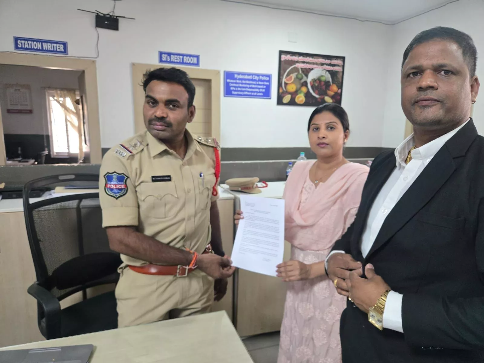 गायिका मंगली ने पुलिस में दर्ज कराई शिकायत