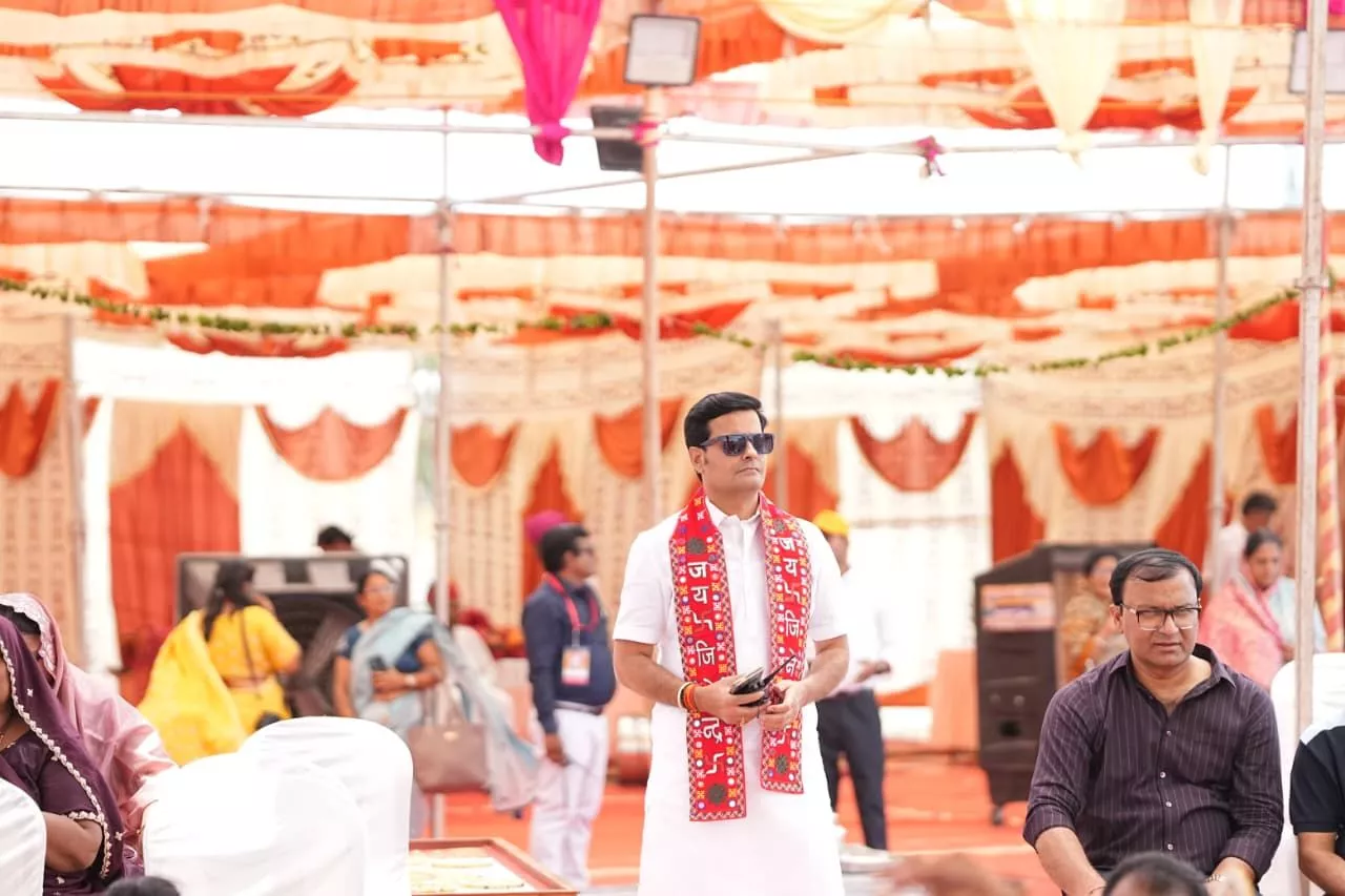 कुलपाक जैन मंदिर में मंगल वरघोड़ा के दौरान श्रद्धालु