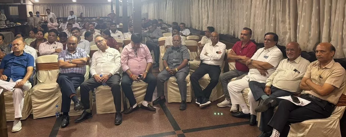 अग्रवाल समाज की बैठक का दृश्य, एजीएम में भाग लेने की अपील