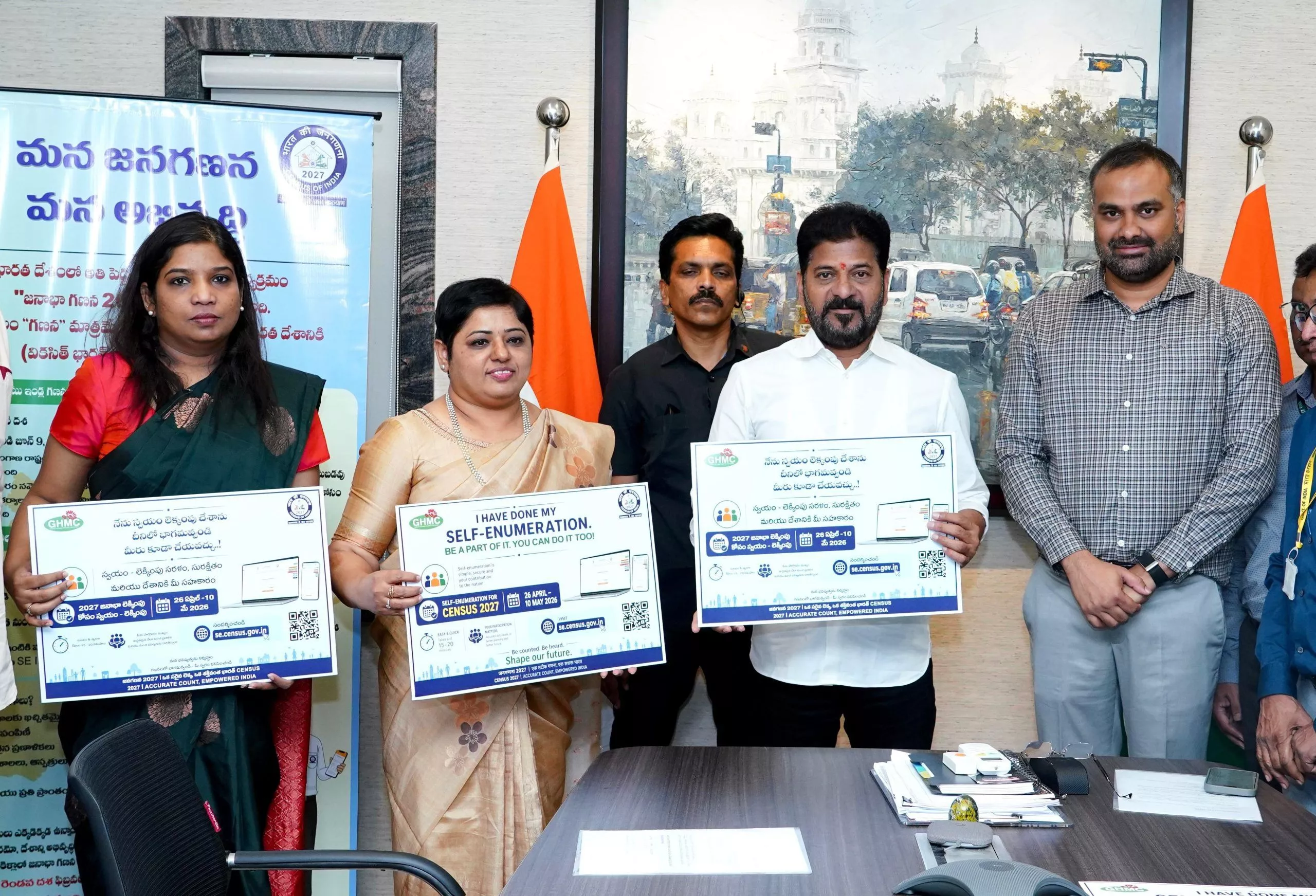 जनगणना के अंतर्गत सेल्फ-इन्यूमरेशन कार्यक्रम में जानकारी दर्ज कराते मुख्यमंत्री रेवंत रेड्डी।