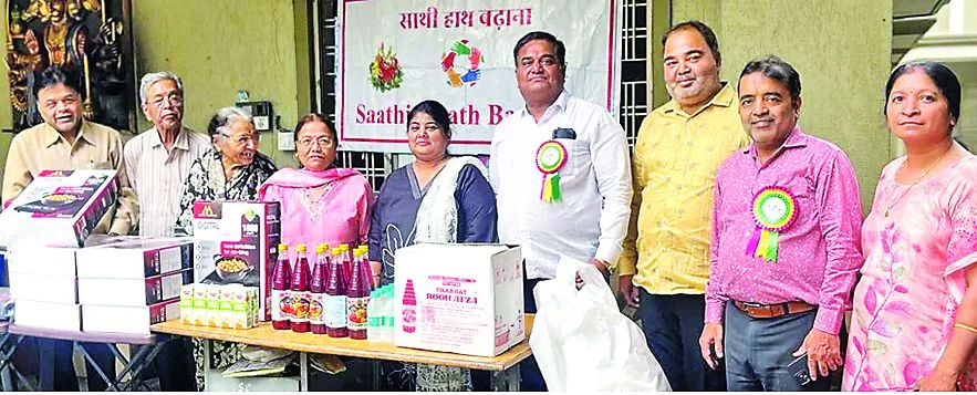 सामाजिक संस्था द्वारा इंडक्शन चूल्हों का वितरण