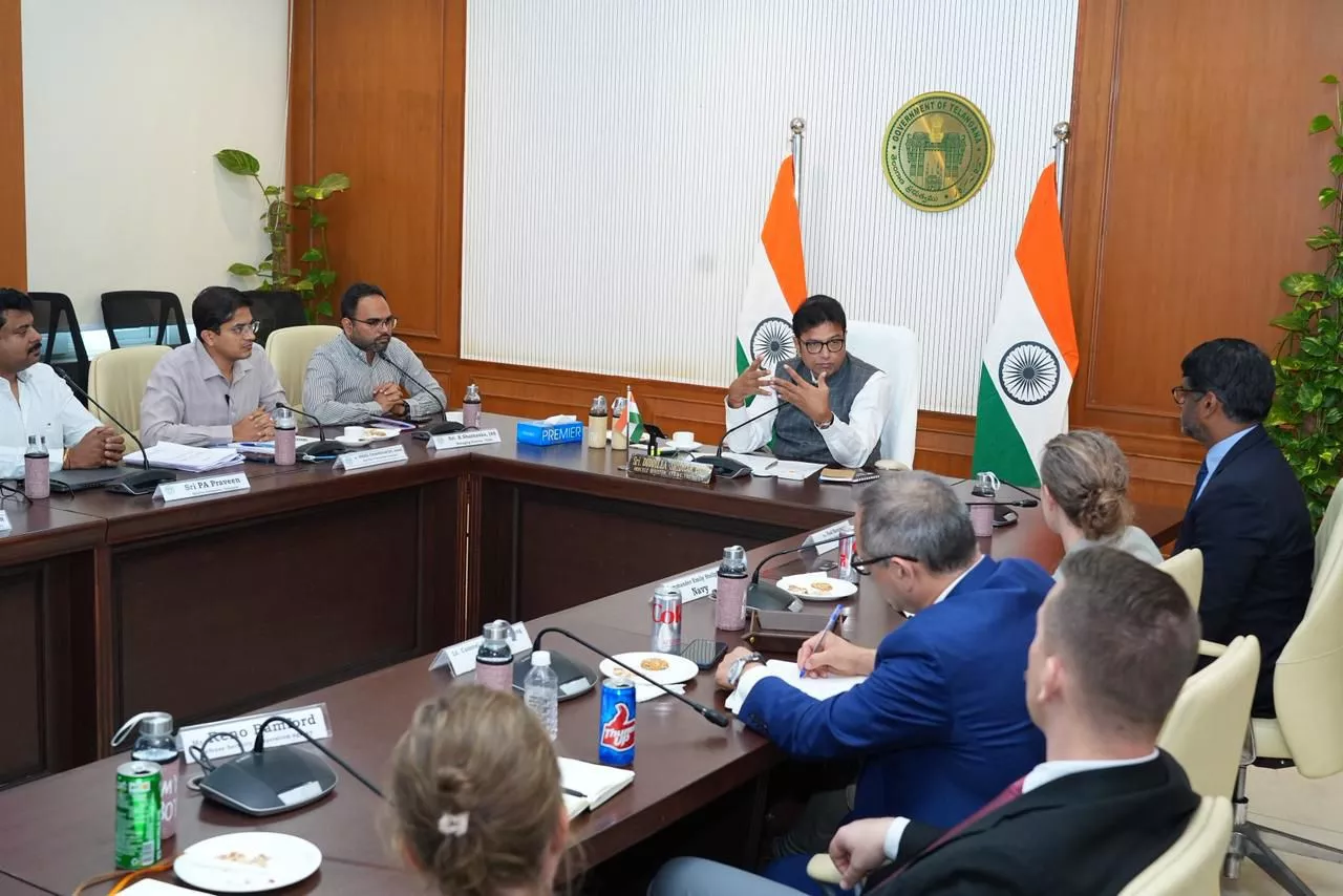 अमेरिकी प्रतिनिधिमंडल से मुलाकात करते मंत्री श्रीधर बाबू