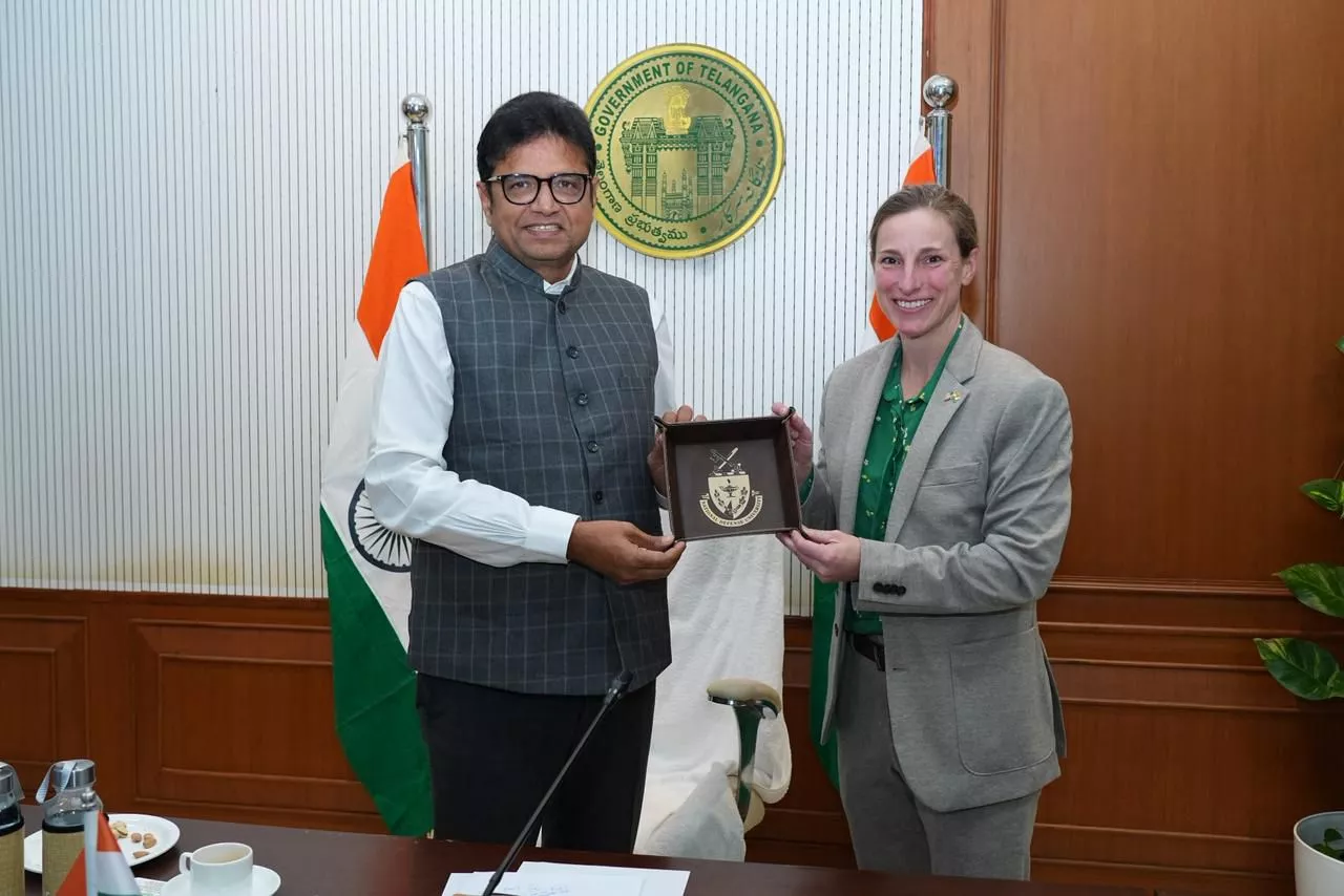 अमेरिकी प्रतिनिधिमंडल से मुलाकात करते मंत्री श्रीधर बाबू