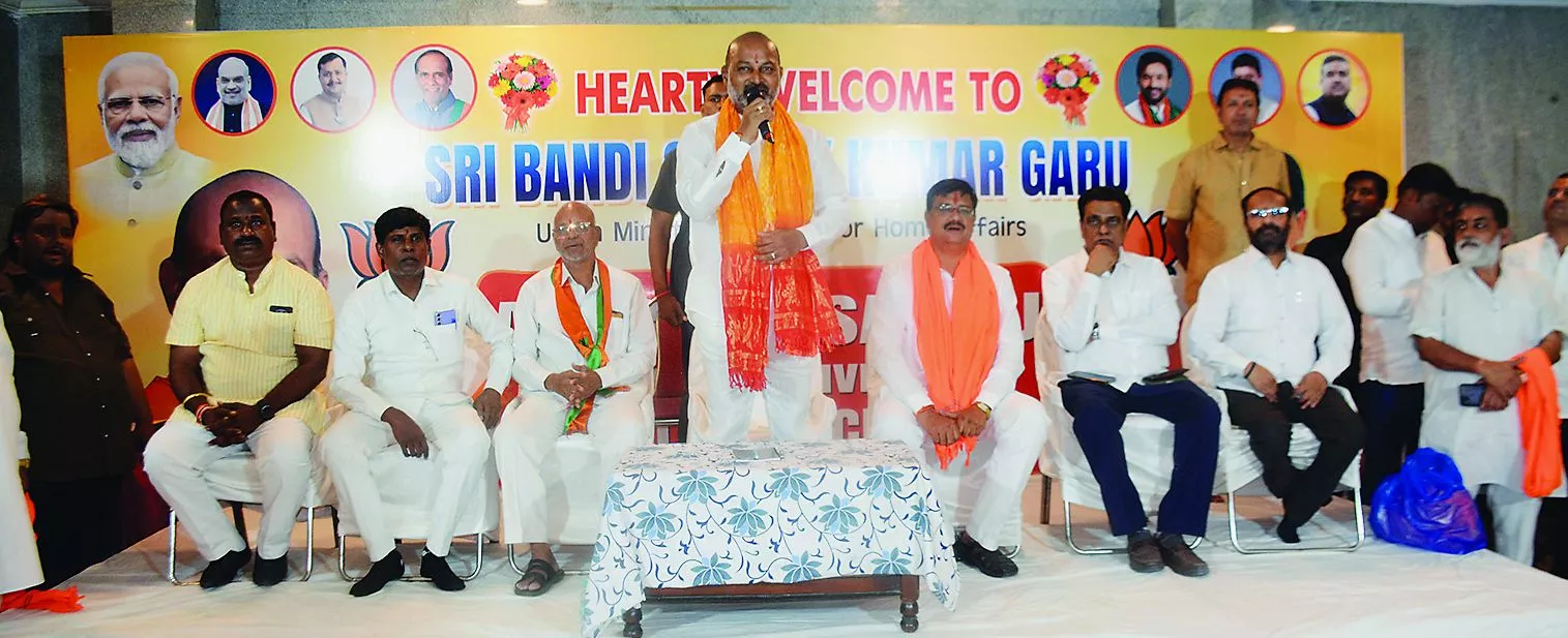 बंडी संजय ने पुराने शहर में सुरक्षा और अवैध निर्माण पर सवाल उठाए