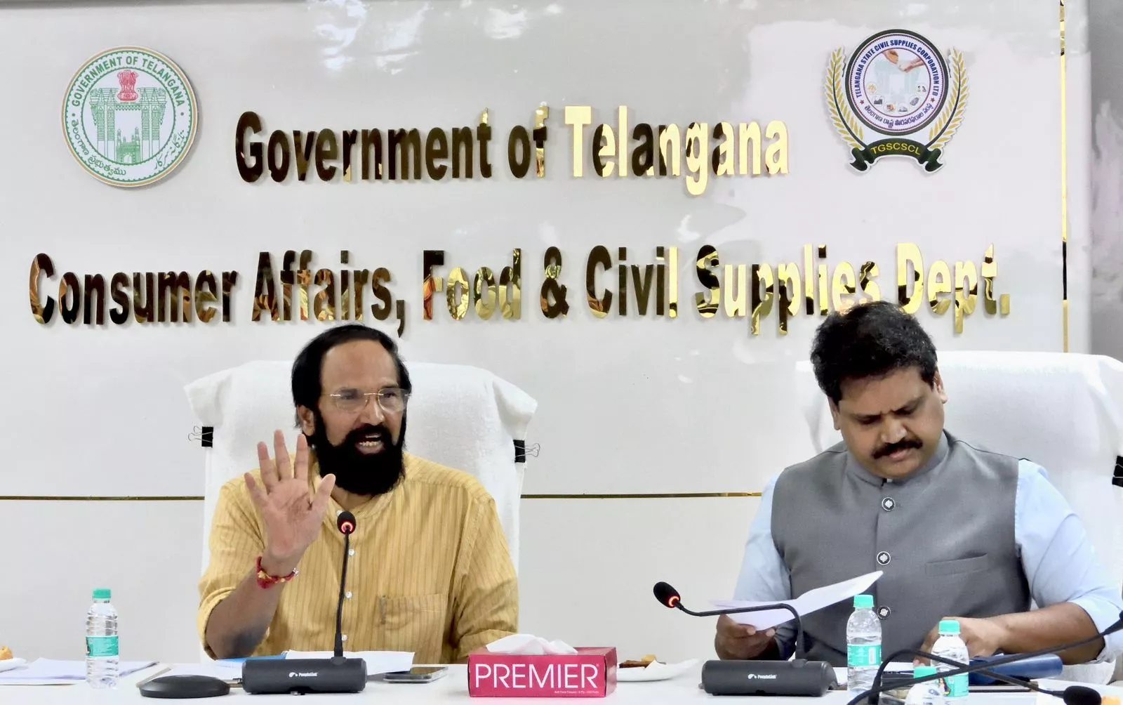 मंत्री धान खरीद को लेकर केंद्र से अपील करते हुए